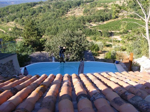 Vue sur la piscine du niveau 2